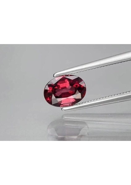 1.09 Ct 7.2x5.2 mm Oval Natural Purplish Pink Rhodolite Garnet, Madagascar