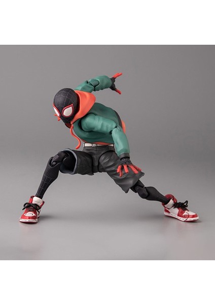 Miles Morales Örümcek Adam: Evden Uzakta (Yurt Dışından) fiyatları