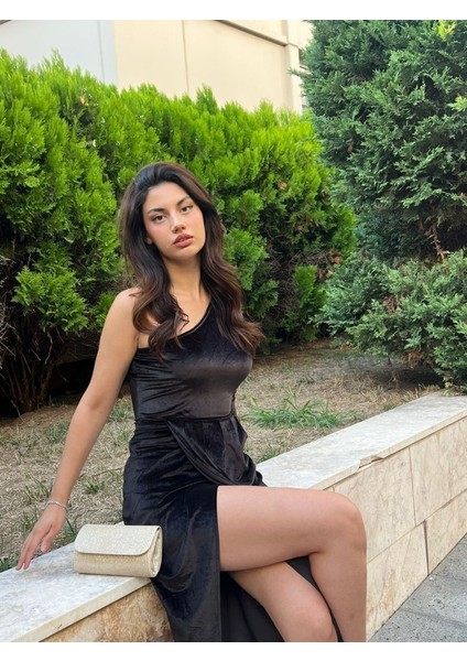 Kadın Uzun Kollu Yırtmaçlı Önü Pile Detay Kadife Elbise