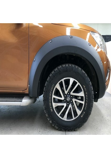 Nissan Navara NP300 2016 Çıkıntılı Civatalı Çamurluk Kaplama Dodik Tek Depo
