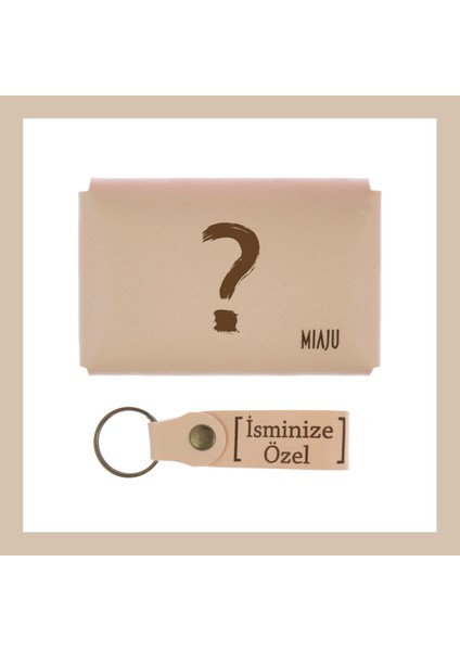 Pudra Renk, Cevap Bulamayanlar Için Soru Işareti Desenli, Isme Özel, Cüzdan ve Anahtarlık Seti fiyatları