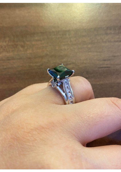 Kadın Zümrüt Taş Detay Gösterişli Gümüş Yüzük fiyatları