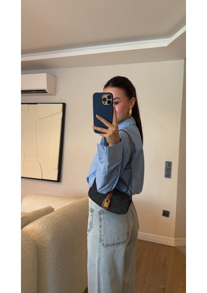 Poplin Kumaş Yırtmaçlı Gömlek
