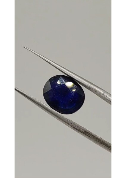 4.90 ct 10.6x8.9 mm Oval Natural Sapphire ( Heated Glass Filling)