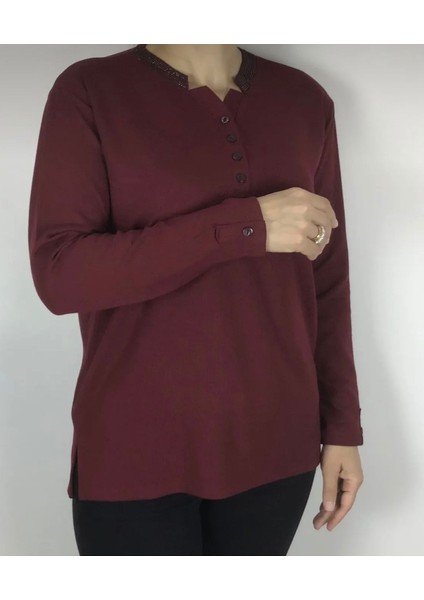 Yakası Taşlı ve Düğmeli Spor Anne Bluz