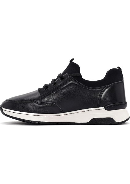 Kadın Siyah Bağcıklı Kalın Tabanlı Deri Sneaker 25SFD500918