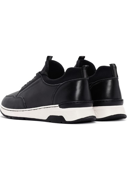 Kadın Siyah Bağcıklı Kalın Tabanlı Deri Sneaker 25SFD500918