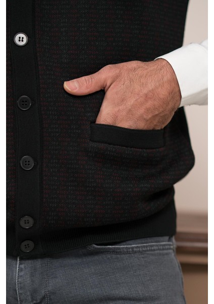 Regular Fit Ön Cepli Desenli Kolsuz Erkek Triko Yelek indirimleri