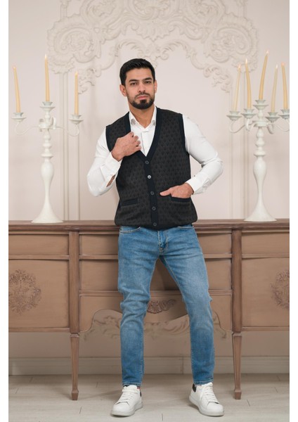 Regular Fit Ön Cepli Desenli Kolsuz Erkek Triko Yelek indirimleri