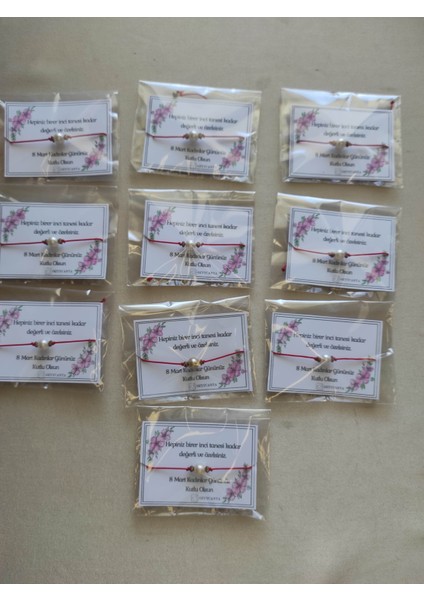 8 Mart Dünya Kadınlar Günü Incili Bileklik 10 Adet (Hepsi Ayrı Paketli ve Arkası Ayarlı) fırsatları