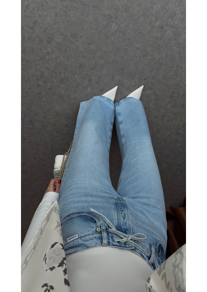 Bağcıklı Açık Mavi Jean