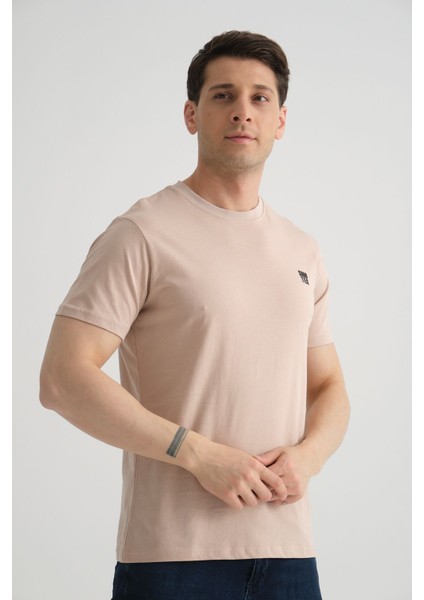 Esnek Pamuklu Standart Kalıp Minimal Logolu Siyah Erkek T-Shirt fırsatları