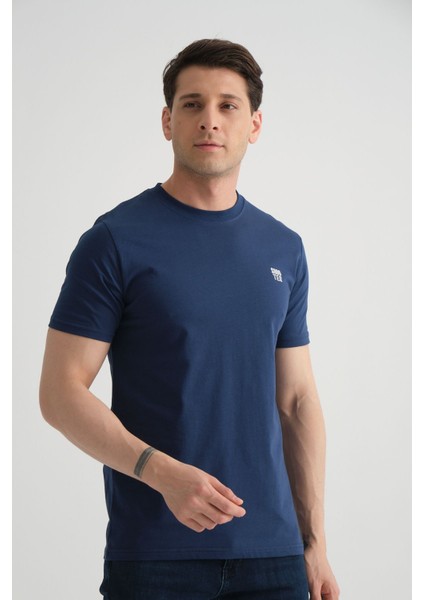 Esnek Pamuklu Standart Kalıp Minimal Logolu Erkek Açık Lacivert T-Shirt modelleri