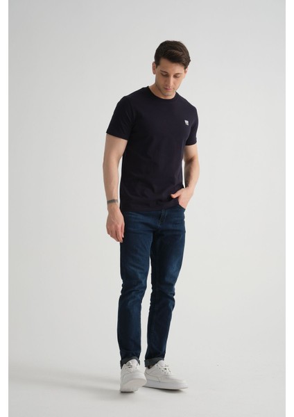 Esnek Pamuklu Standart Kalıp Minimal Logolu Siyah Erkek T-Shirt fiyatları