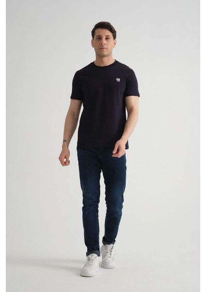 Esnek Pamuklu Standart Kalıp Minimal Logolu Siyah Erkek T-Shirt fırsatları