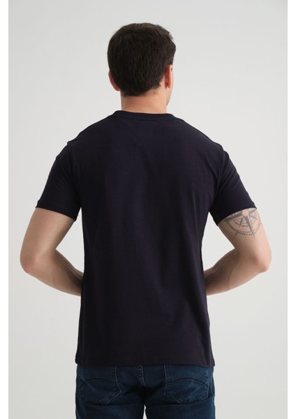 Esnek Pamuklu Standart Kalıp Minimal Logolu Siyah Erkek T-Shirt indirimleri