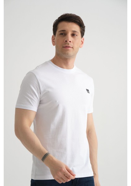 Esnek Pamuklu Standart Kalıp Minimal Logolu Siyah Erkek T-Shirt modelleri