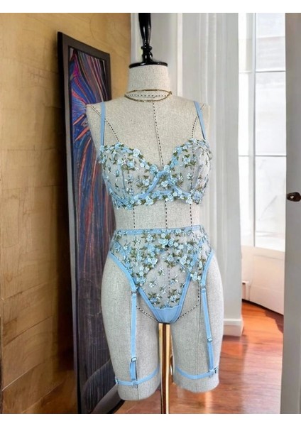 Çiçek Nakışlı Brode Mavi Jartiyer Takımı