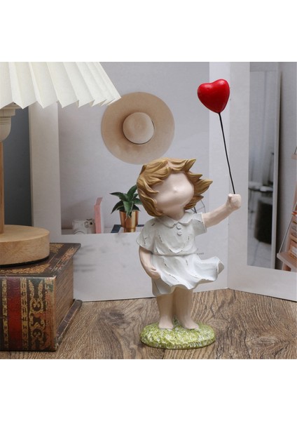 Kız Balon Süsü Tutarak, Barış, Savaş Karşıtı ve Aşk Süsü, B (Yurt Dışından) fiyatları