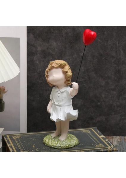 Kız Balon Süsü Tutarak, Barış, Savaş Karşıtı ve Aşk Süsü, B (Yurt Dışından) modelleri