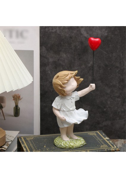 Kız Balon Süsü Tutarak, Barış, Savaş Karşıtı ve Aşk Süsü, B (Yurt Dışından) indirimleri