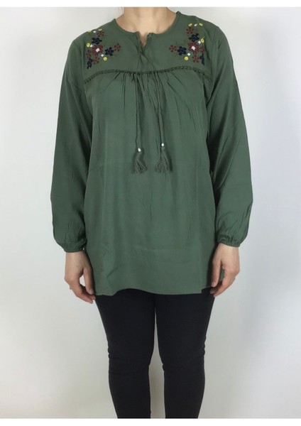 Kadın Yakası Bağcıklı Kolları Lastikli Nakışlı Viskon Bluz