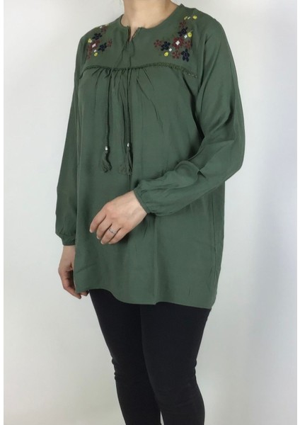 Kadın Yakası Bağcıklı Kolları Lastikli Nakışlı Viskon Bluz fiyatları