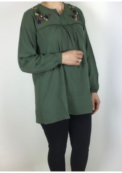 Kadın Yakası Bağcıklı Kolları Lastikli Nakışlı Viskon Bluz modelleri