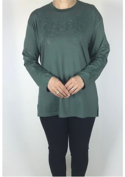 Kadın Likralı Turlu Viskon Büyük Beden Yaka ve Kolağzı Taşlı ve Işlemeli Bluz