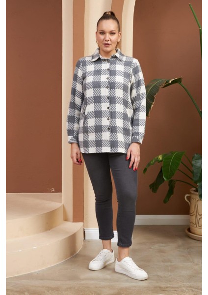 Büyük Beden Boydan Düğmeli Cepli Ekose Gömlek