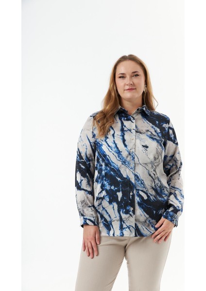 Büyük Beden Kadın Uzun Kollu Indigo Saten Gömlek – Şıklığı ve Zarafeti Bir Arada Sunan Tasarım