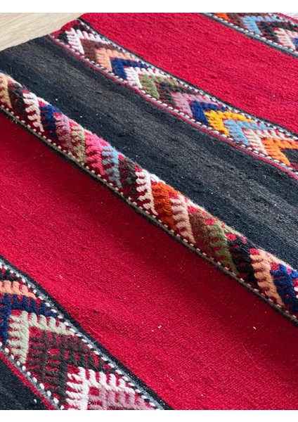 65 x 87 cm Siyah Kırmızı Çizgili Küçük Kilim, Harika Kondisyonlu Vintage Türk Kilim, Renkli Dekoratif Kilim fırsatları