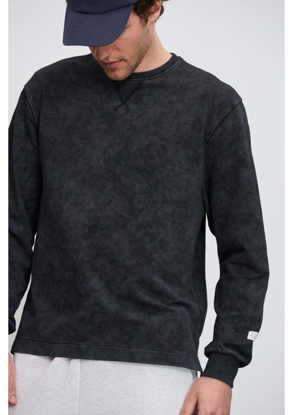 Eskitme Efektli Relax Fit Uzun Kol Tshirt