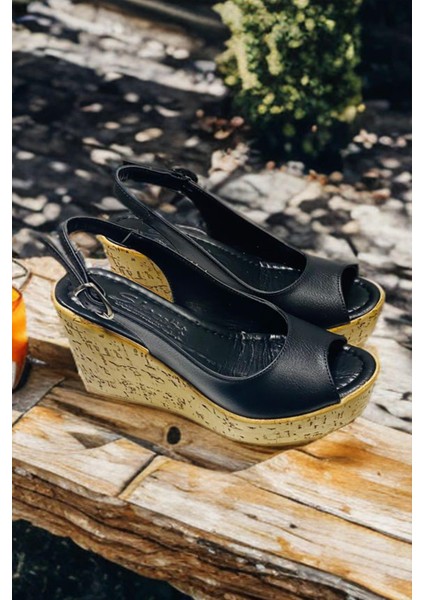 Kadın Mantara Siyah Cilt 10 cm Dolgu Topuklu Mantar Taban Önü Arkası Acık Ayakkabı fiyatları