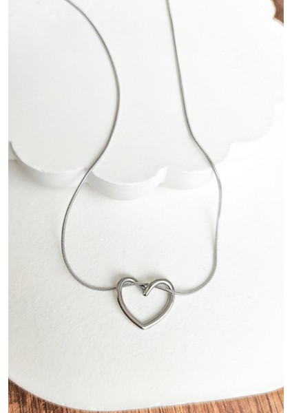 Ince Düğüm Kalp Çelik Kolye