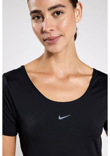 One Dri-Fit Twist Kadın Siyah Crop T-Shirt fırsatları
