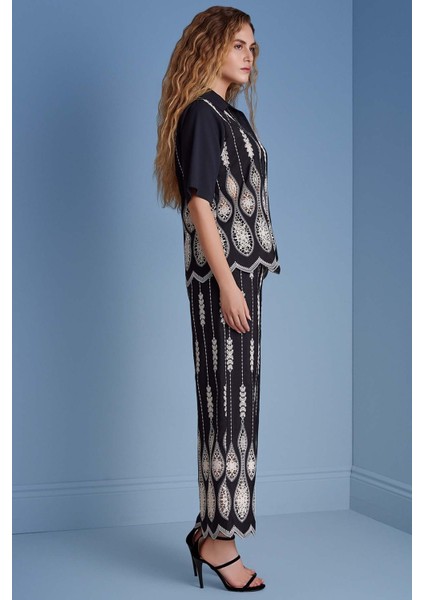 Geniş Paça Siyah Brodeli Pantolon fırsatları