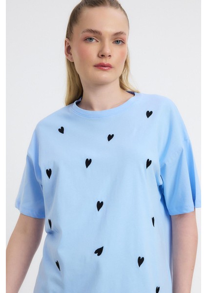 2150-11 Kalp Nakışlı Bisiklet Yaka Tişört Mavi modelleri