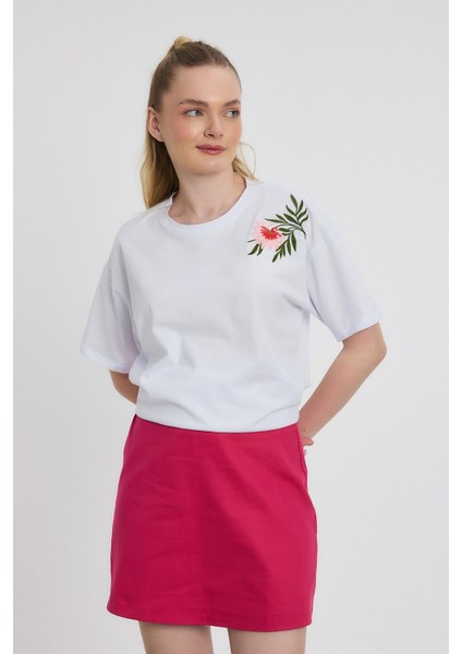 2150-21 Çiçek Nakışlı Tişört Beyaz modelleri