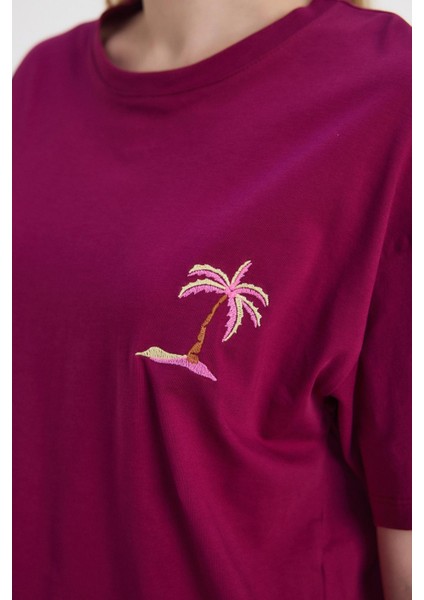 2150-16 Bisiklet Yaka Nakışlı Tişört Bordo fırsatları