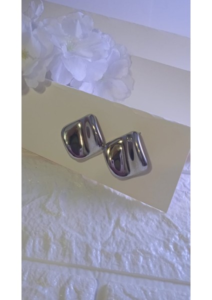 Çelik Silver Dalgalı Kare Küpe