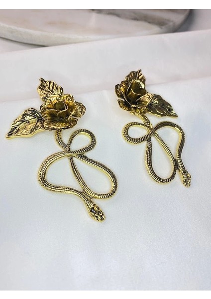 Güllü ve Yıllanlı Tasarım Küpe fiyatları