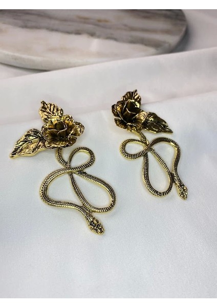 Güllü ve Yıllanlı Tasarım Küpe modelleri