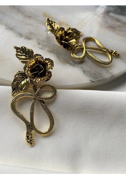 Güllü ve Yıllanlı Tasarım Küpe indirimleri