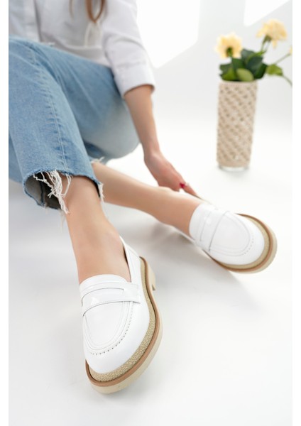 Velora Model Beyaz Cilt Rugan Detaylı Kadın Loafer Günlük Ayakkabı Makosen fırsatları