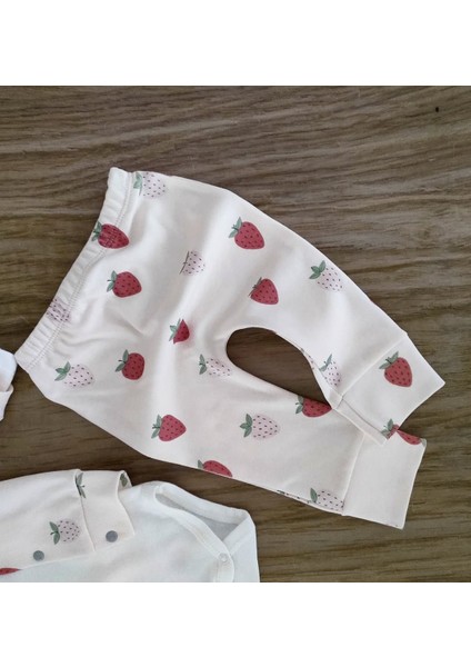 Kız Bebek %100 Pamuk Çilekli Kapüşonlu Battaniyeli Bebek Takımı Yenidoğan 0-3 Aylık BBK1066