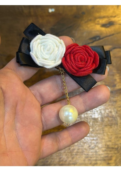 Kırmızı Beyaz Çiçekli Tasarım Broş Yaka Iğnesi Giyim Aksesuarı 8x5 cm