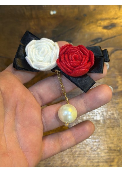 Kırmızı Beyaz Çiçekli Tasarım Broş Yaka Iğnesi Giyim Aksesuarı 8x5 cm fiyatları