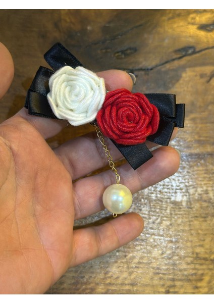 Kırmızı Beyaz Çiçekli Tasarım Broş Yaka Iğnesi Giyim Aksesuarı 8x5 cm modelleri