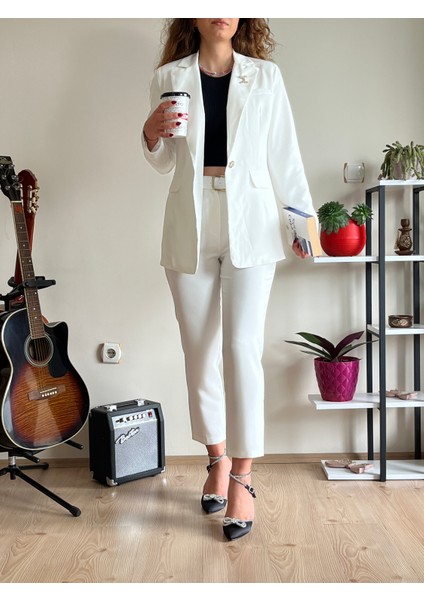 Beyaz Astarlı Blazer Ceket ve Kalem Pantolon Takım